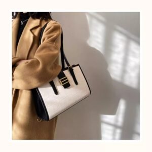 Large capacity handbag shoulder bag .